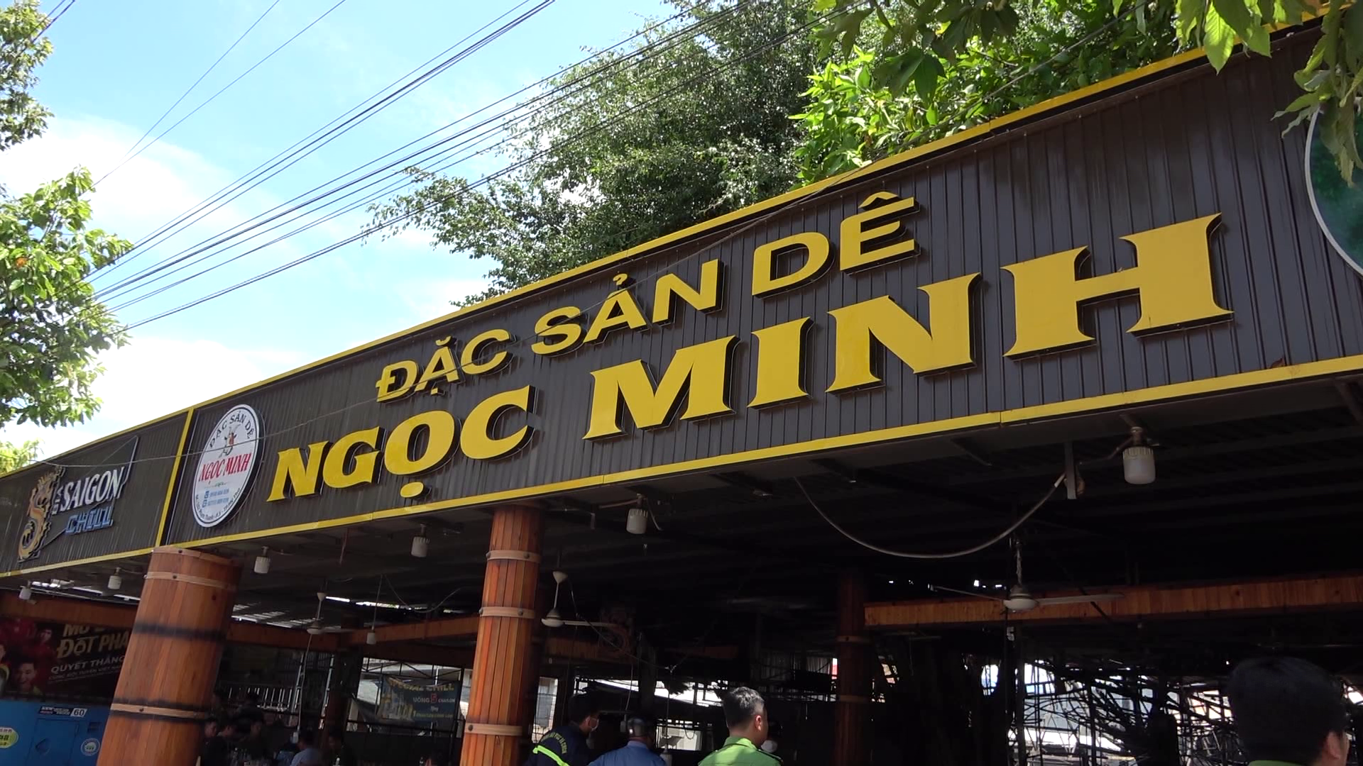 CLIP: Hiện trường vụ ch&aacute;y rụi qu&aacute;n Ngọc Minh ở TP Mỹ Tho  - Ảnh 2.
