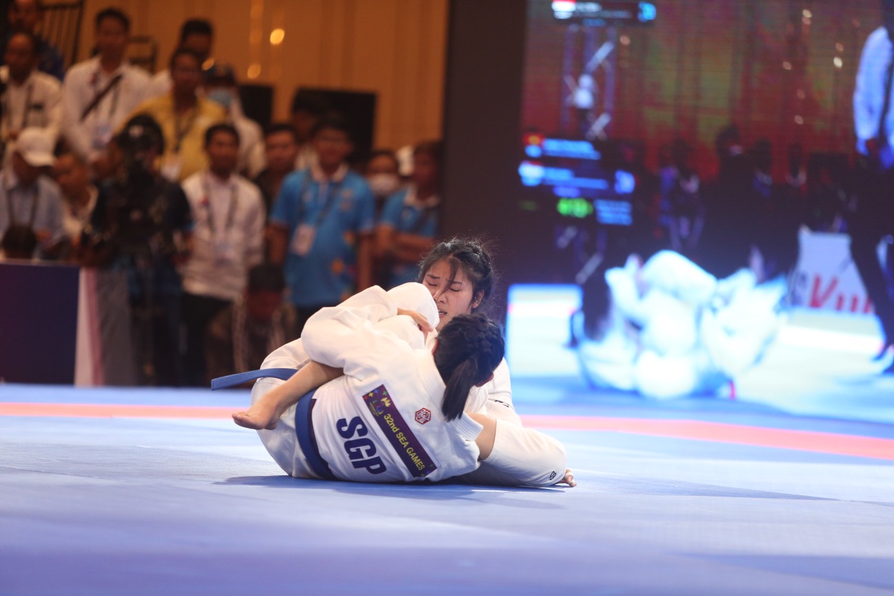 SEA Games 32: Jujitsu mang về 3 HCĐ, Đặng Thị Huyền n&eacute;n đau thi đấu - Ảnh 2.