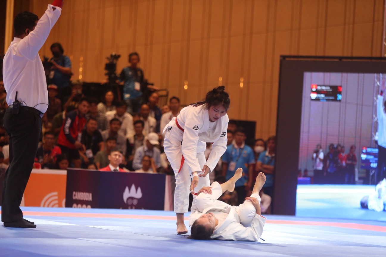 SEA Games 32: Jujitsu mang về 3 HCĐ, Đặng Thị Huyền n&eacute;n đau thi đấu - Ảnh 1.