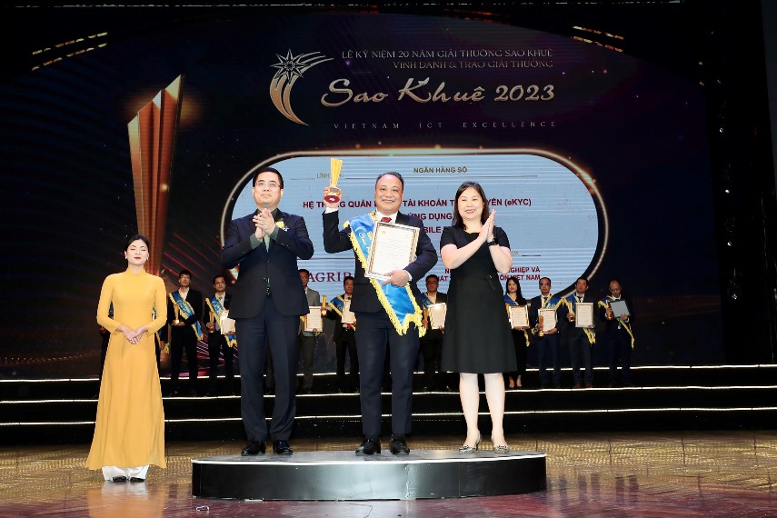 Agribank gi&agrave;nh c&uacute; đ&uacute;p tại giải thưởng Sao Khu&ecirc; 2023 - Ảnh 1.
