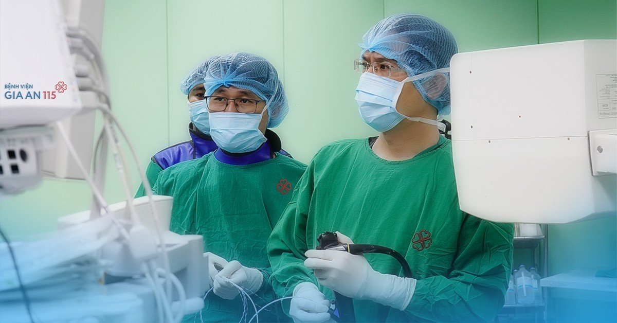 Nguy kịch vì sỏi mật lặn sâu - Ảnh 1.