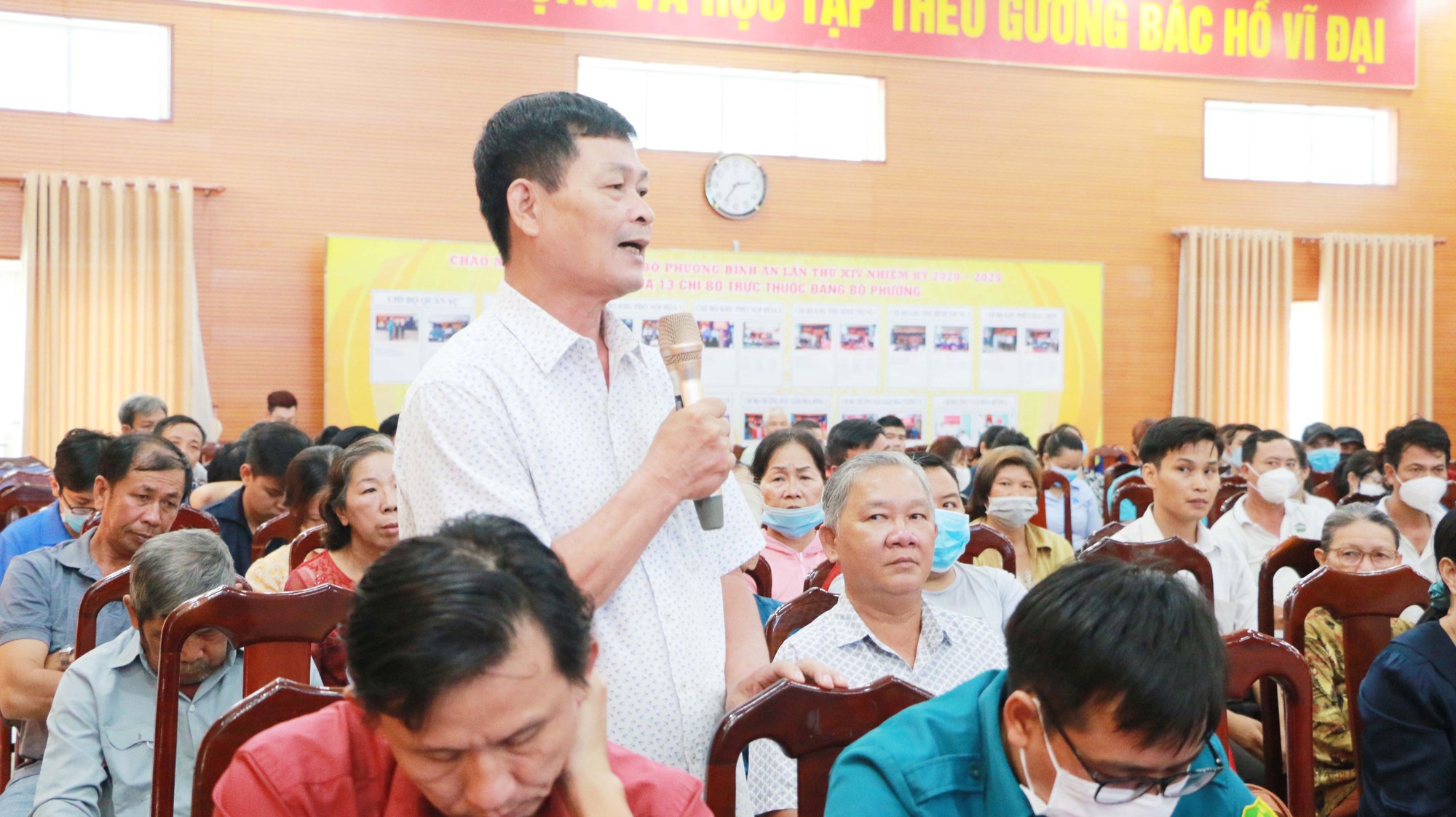 Công nhân lo ngại tình trạng "té nước theo mưa" khi giá điện tăng