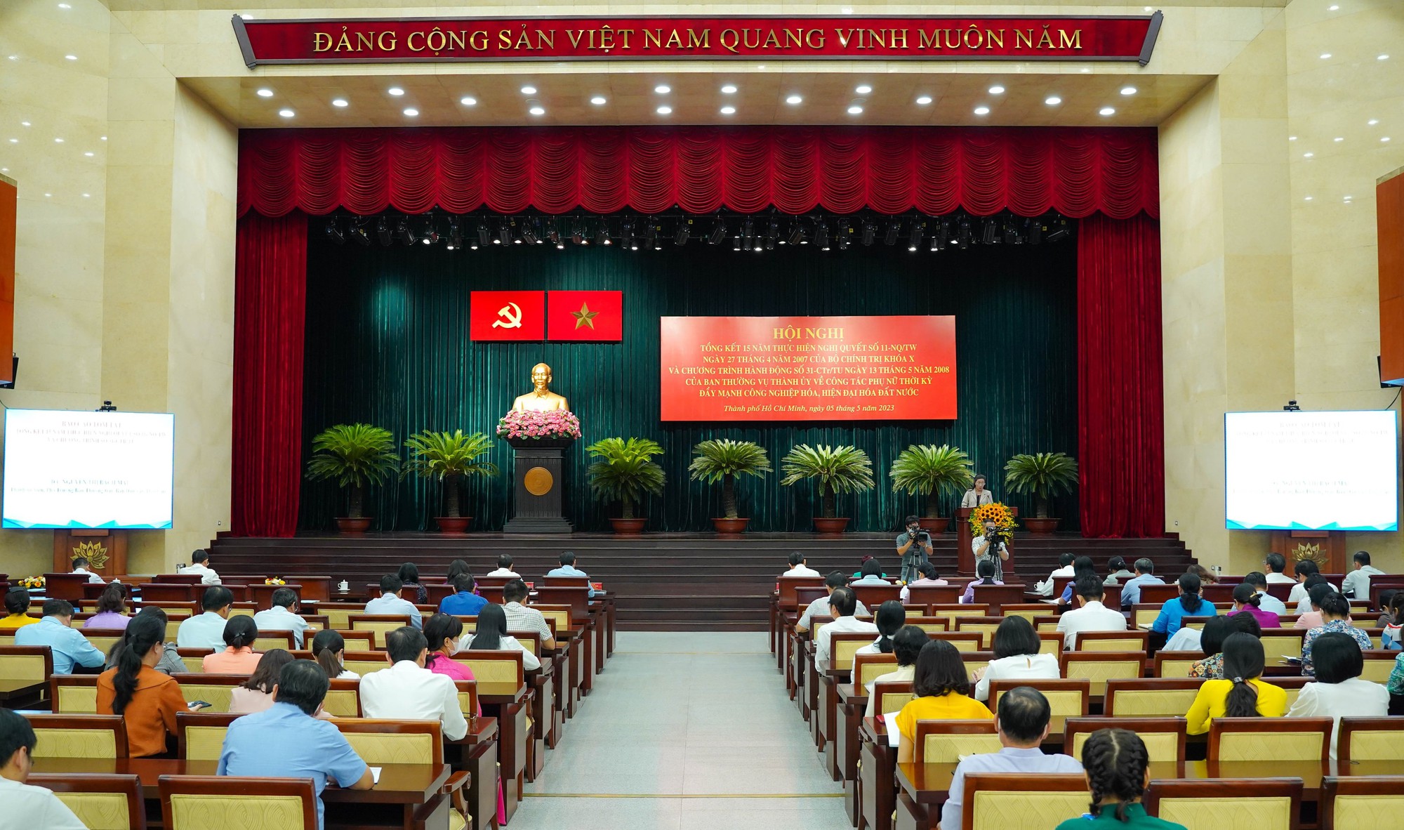 Tạo m&ocirc;i trường cho phụ nữ y&ecirc;n t&acirc;m cống hiến, ph&aacute;t huy năng lực, t&agrave;i năng - Ảnh 3.