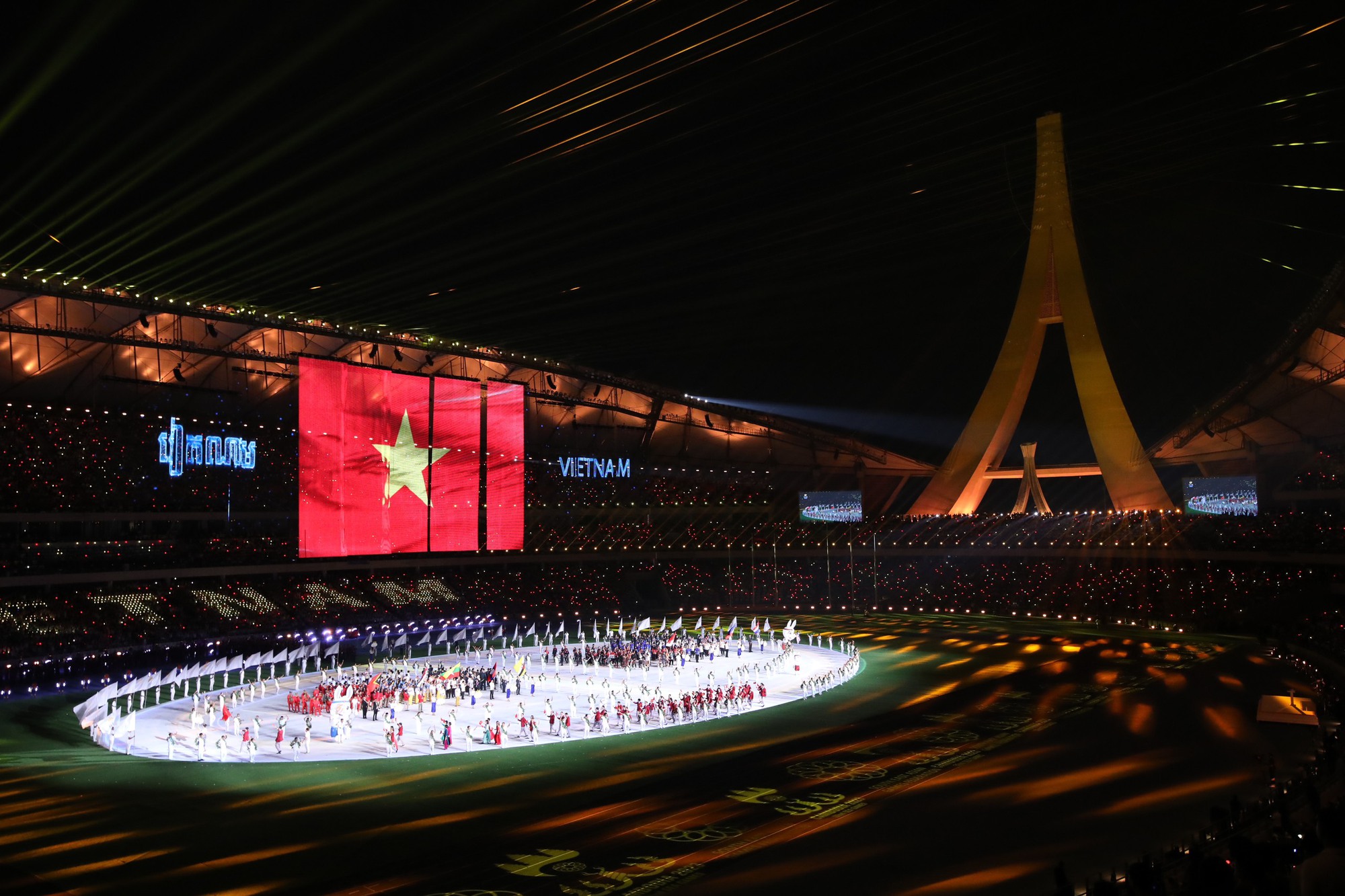 Khai mạc SEA Games 32, kình ngư Huy Hoàng dẫn đầu đoàn Việt Nam - Ảnh 17.