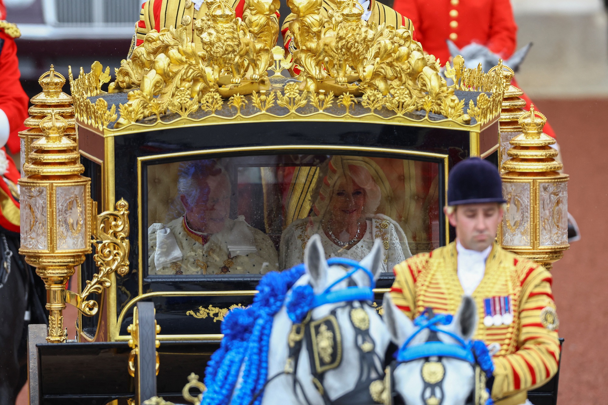 Khoảnh khắc không được phép ghi hình tại lễ đăng quang Vua Charles III - Ảnh 1.