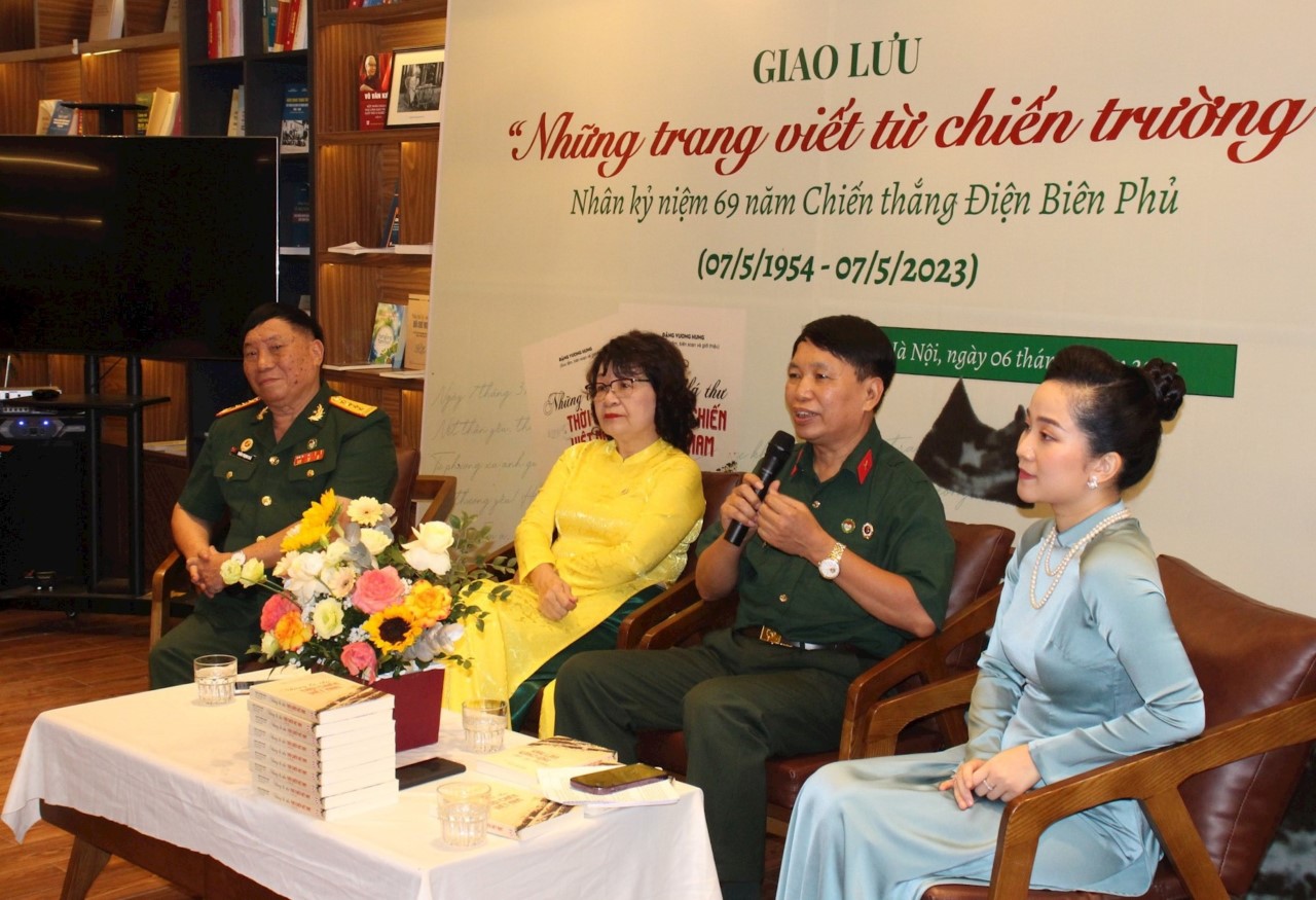 Xúc động "Những trang viết từ chiến trường"
