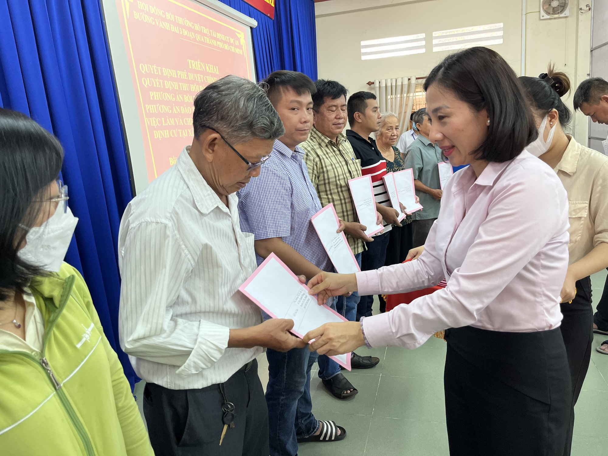 TP HCM: 2 huyện đầu ti&ecirc;n chi tiền bồi thường đường V&agrave;nh đai 3 cho người d&acirc;n - Ảnh 4.