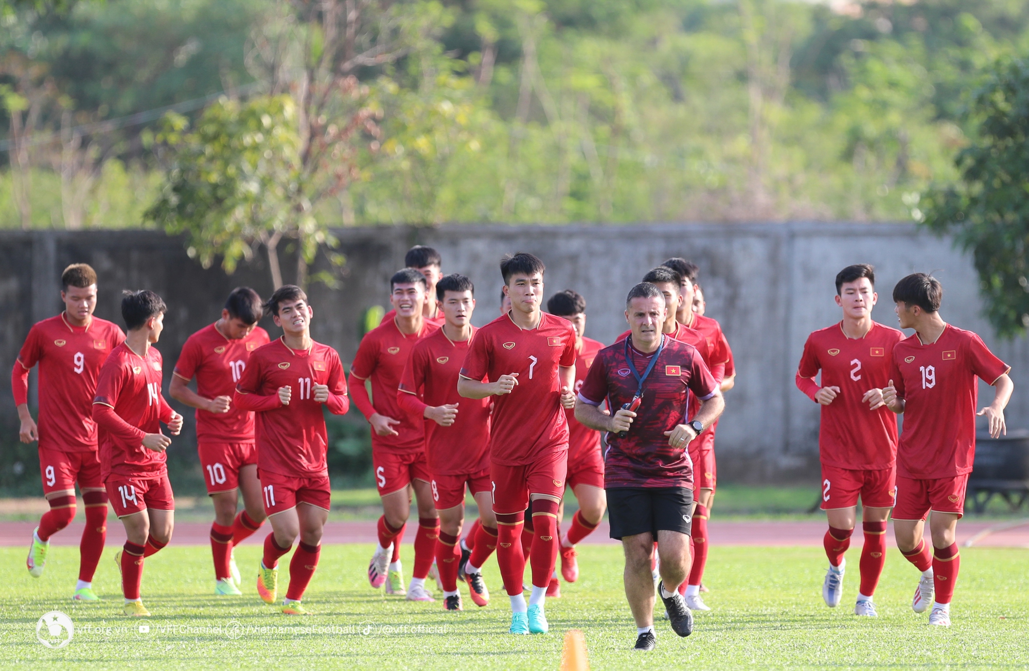 U22 Việt Nam nhồi thể lực, chờ so tài U22 Malaysia - Ảnh 1.