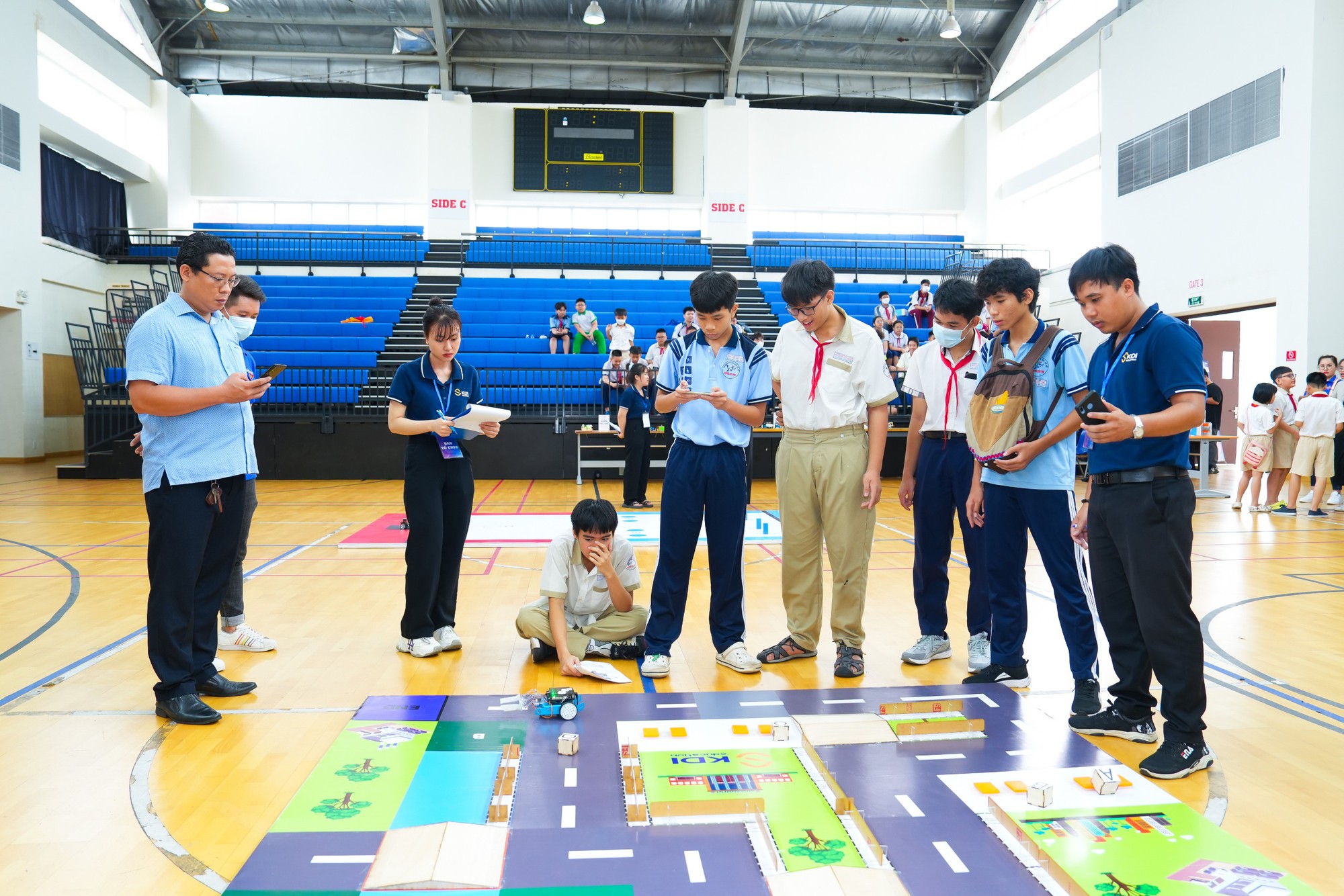 TP HCM: Hai trường học tại quận 7 gi&agrave;nh giải nhất cuộc thi điều khiển robot - Ảnh 3.