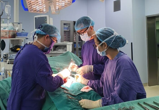 Tiêm silicon làm to "cậu nhỏ", người đàn ông gặp hoạ