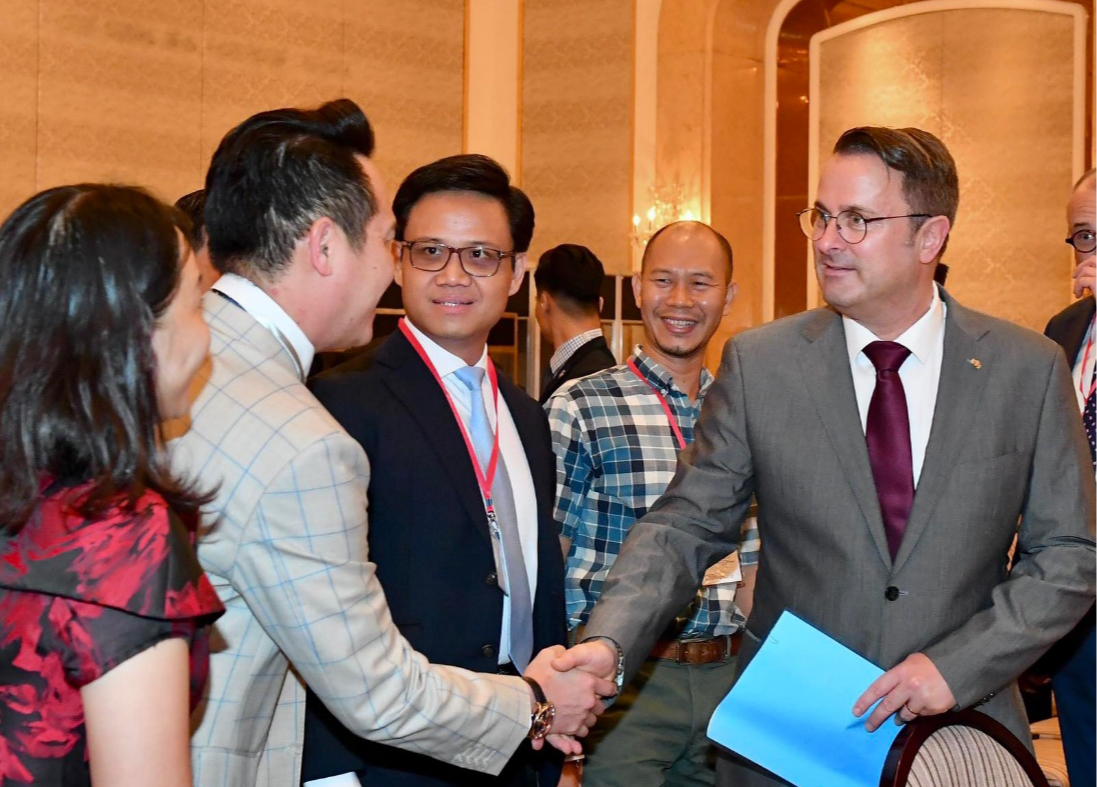 Chủ tịch Hội Doanh nhân trẻ Việt Nam trao đổi về tài chính xanh với Thủ tướng Luxembourg