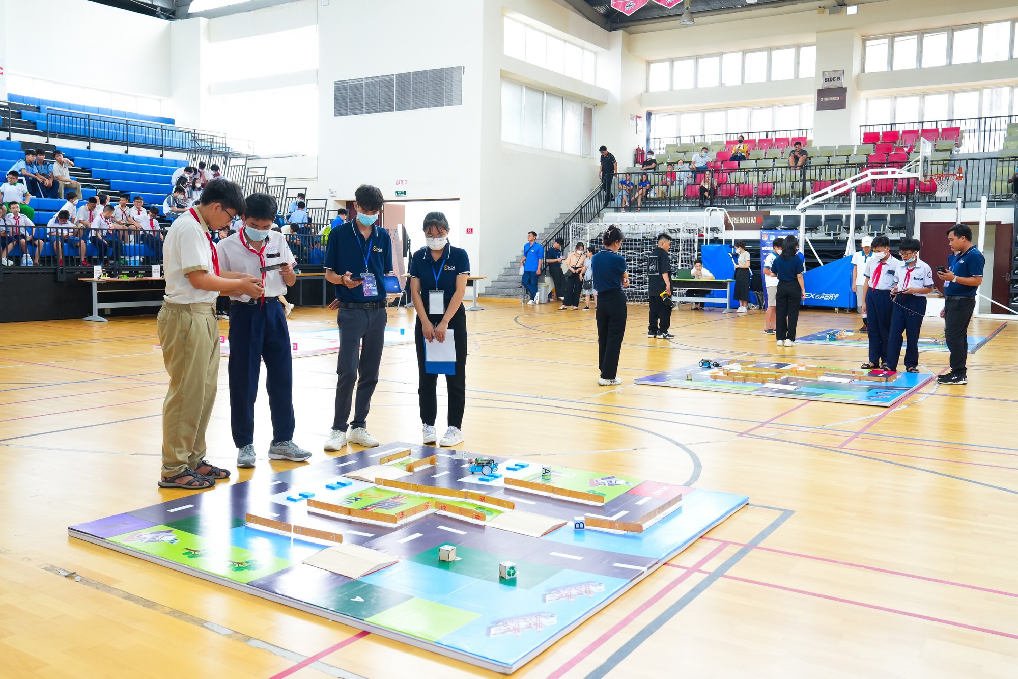 TP HCM: Hai trường học tại quận 7 giành giải nhất cuộc thi điều khiển robot