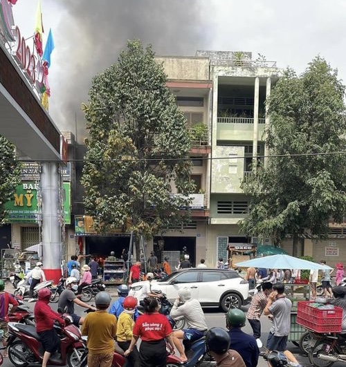 Sau khi chia tay, người đàn ông đốt 2 căn nhà làm 4 người thương vong - Ảnh 3.