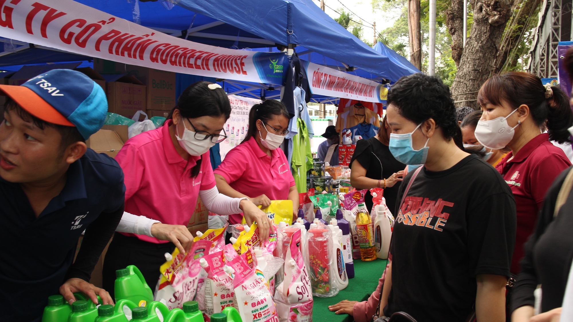5.000 công nhân KCX - KCN TP Hồ Chí Minh thỏa sức vui chơi, mua sắm