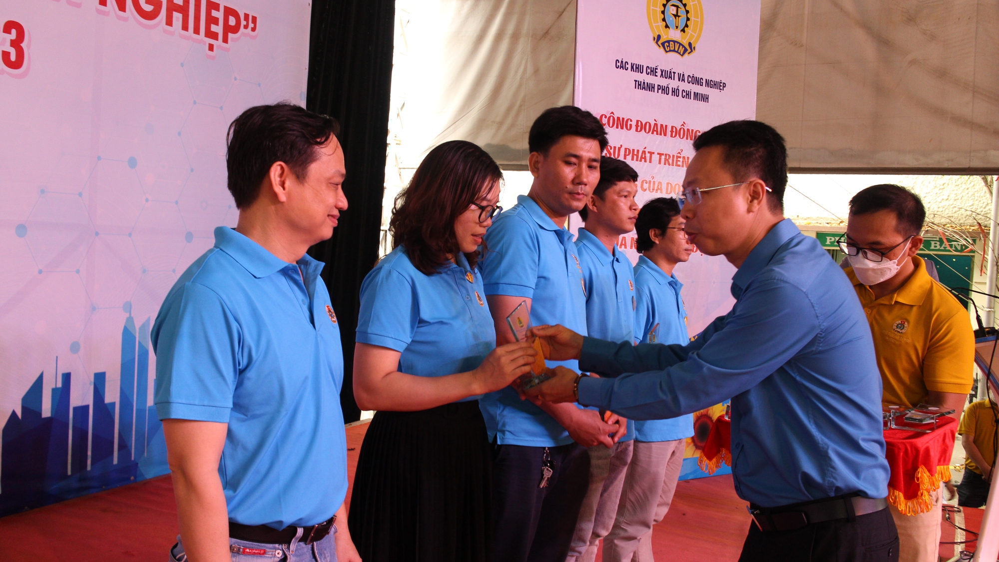5.000 công nhân KCX - KCN TP Hồ Chí Minh thỏa sức vui chơi, mua sắm - Ảnh 1.