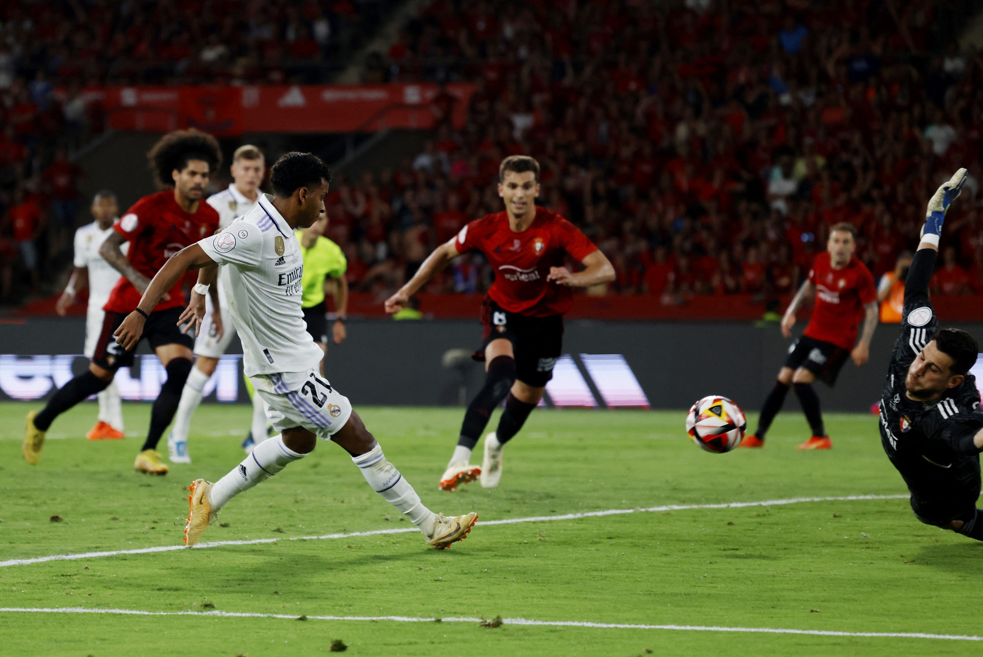 Đăng quang C&uacute;p Nh&agrave; vua T&acirc;y Ban Nha, Real Madrid mơ c&uacute; đ&uacute;p v&ocirc; địch - Ảnh 1.