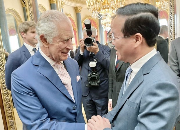 Chủ tịch nước Võ Văn Thưởng về tới TP HCM, kết thúc tốt đẹp chuyến công du Anh quốc