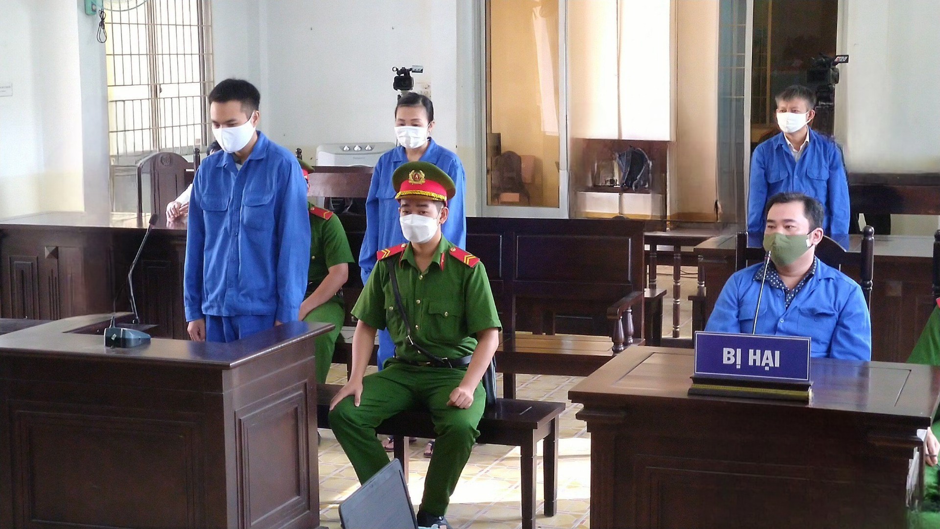 Vụ "chi 20 tỉ đồng điều chuyển giám đốc công an": Bị cáo nói "bị gợi ý"