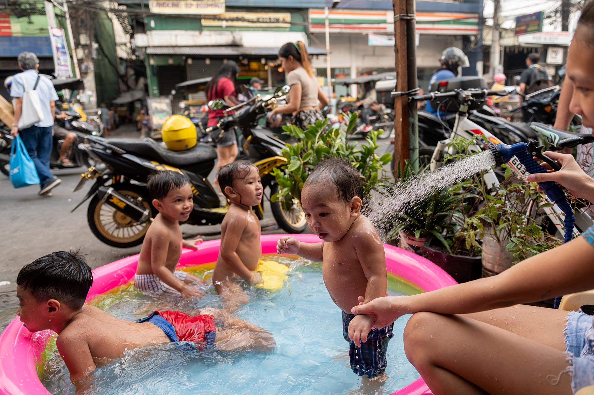 Châu Á nắng nóng khốc liệt