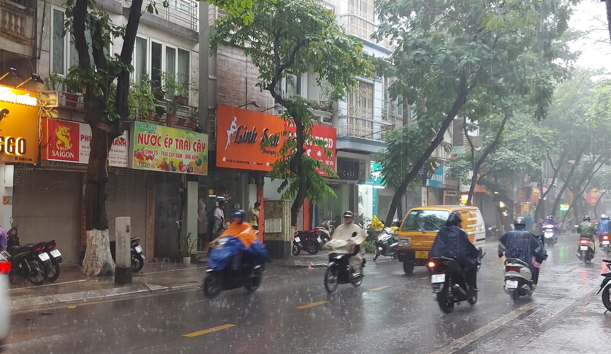 Chấm dứt nắng nóng trên cả nước, Bắc Bộ và Trung Bộ mưa lớn