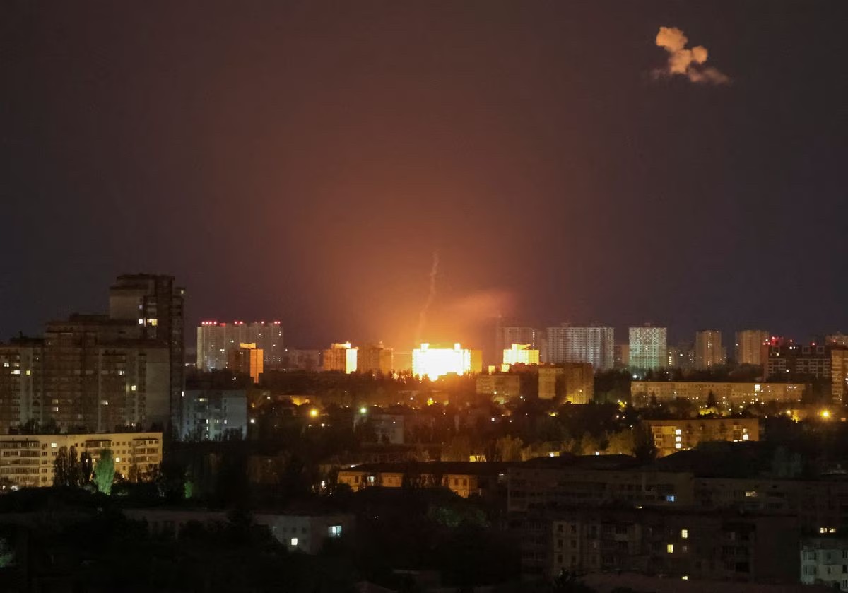 Nga mở đợt tấn công lớn ở Ukraine trước Ngày chiến thắng - Ảnh 1.