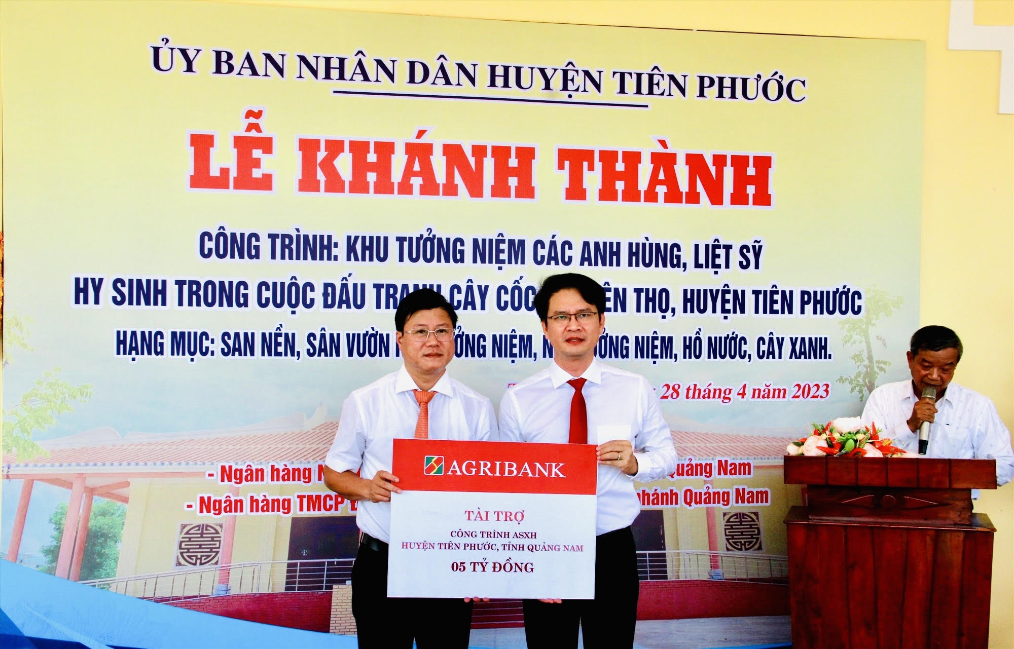 Agribank t&agrave;i trợ 5 tỉ đồng x&acirc;y dựng Khu tưởng niệm cuộc đấu tranh C&acirc;y Cốc - Ảnh 1.