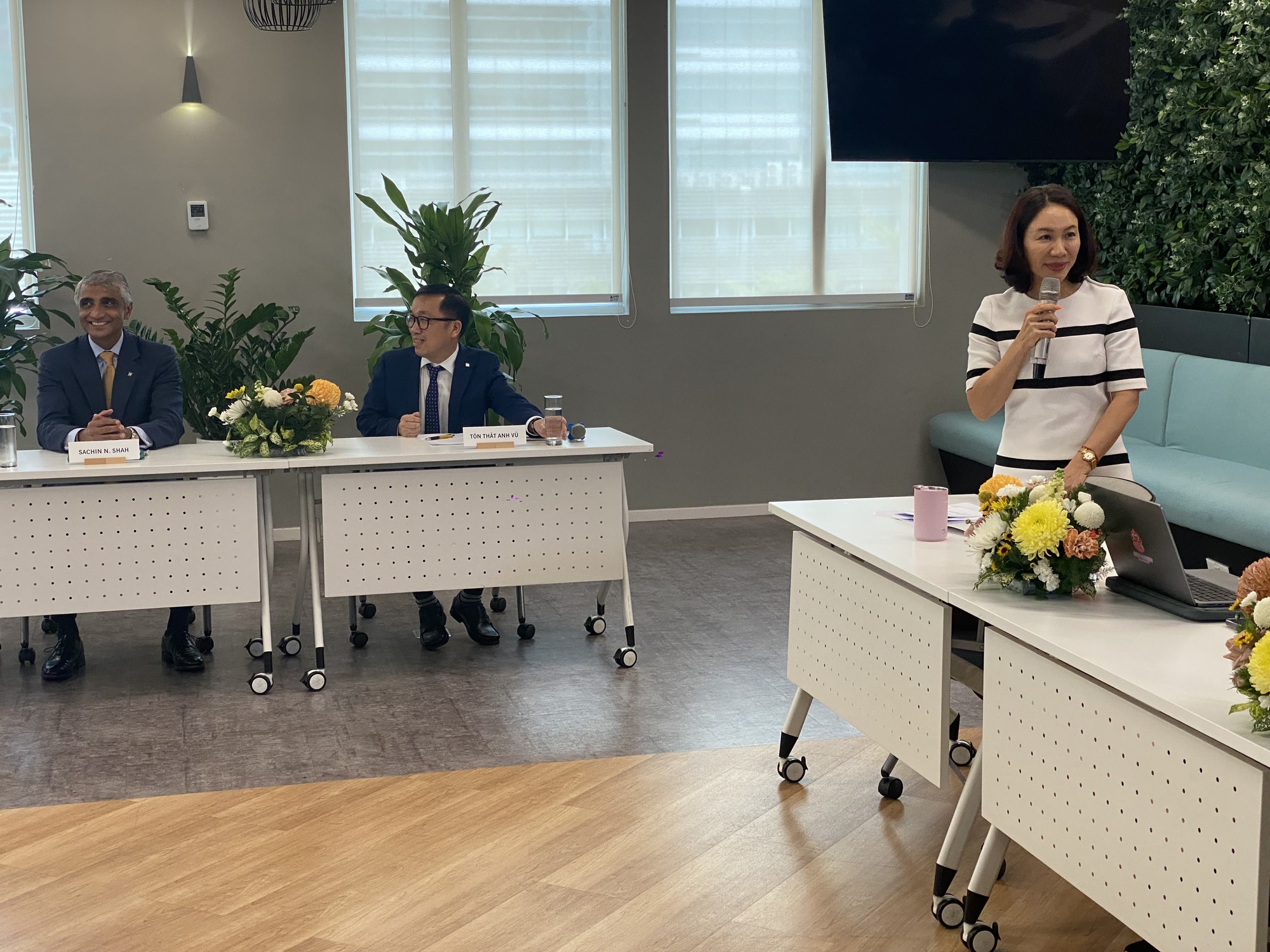 Manulife l&ecirc;n tiếng về giấy x&aacute;c nhận với kh&aacute;ch h&agrave;ng - Ảnh 1.