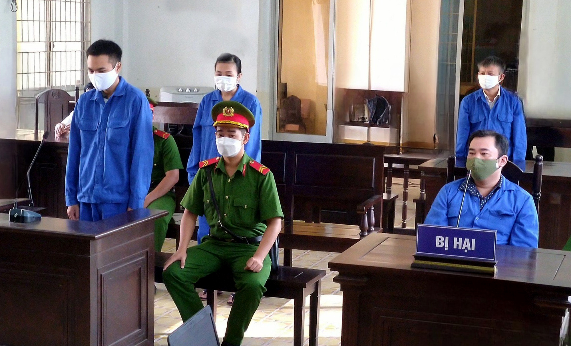 Đang x&eacute;t xử vụ chạy điều chuyển nguy&ecirc;n Gi&aacute;m đốc C&ocirc;ng an tỉnh An Giang Đinh Văn Nơi - Ảnh 1.