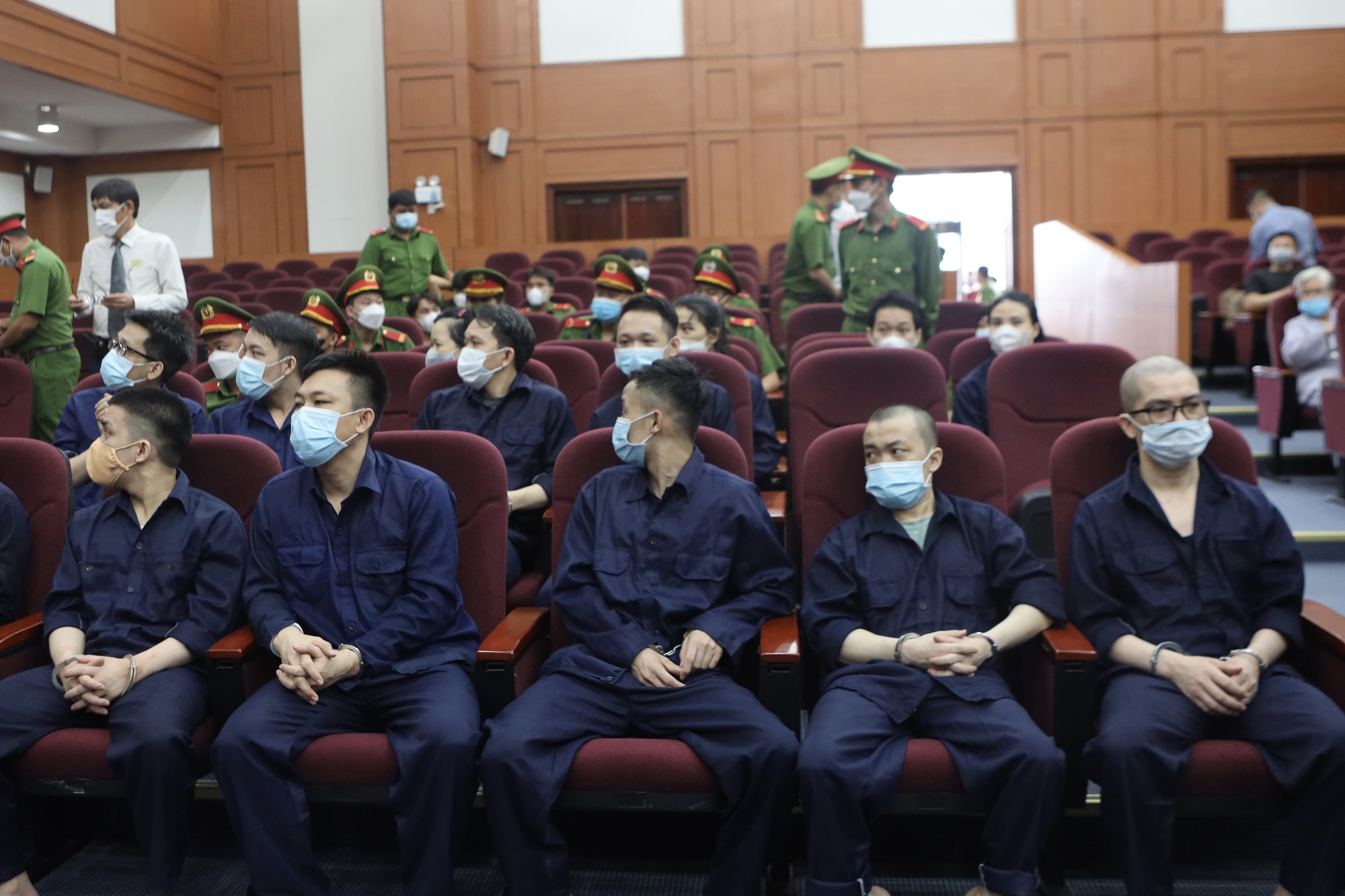 Nguyễn Th&aacute;i Luyện nhận tội, bất ngờ c&oacute; người muốn trả gi&uacute;p  2.500 tỉ đồng - Ảnh 1.