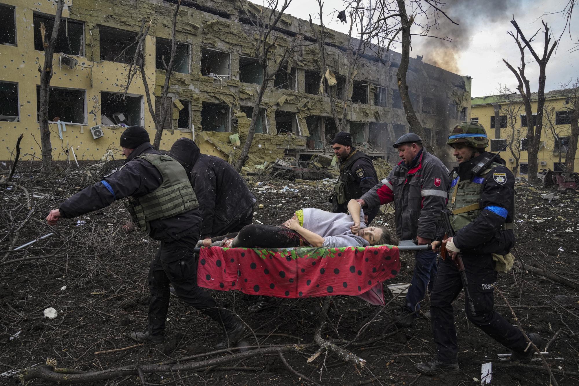 Giải Pulitzer vinh danh AP, New York Times cho các tuyến bài về Ukraine