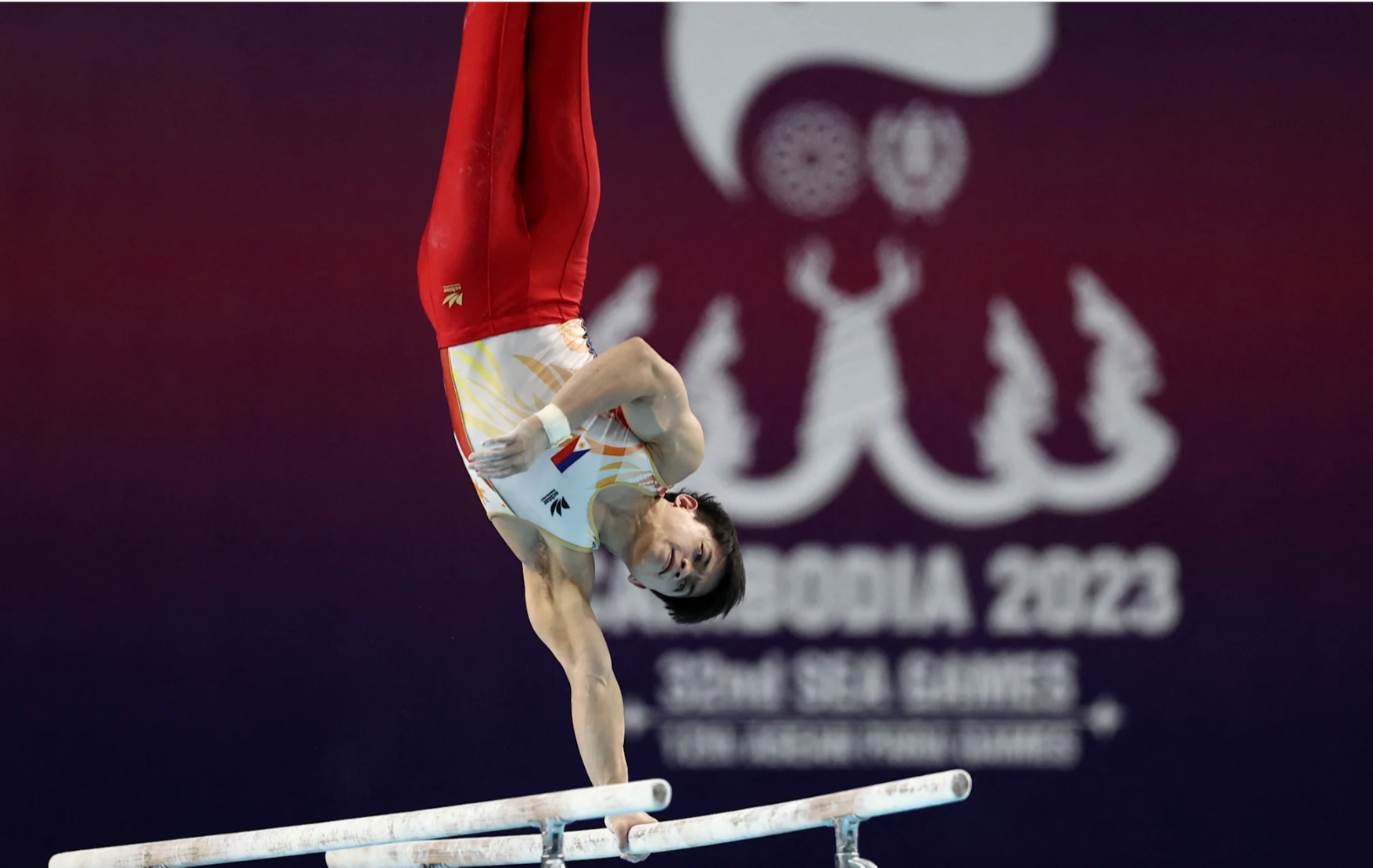 Carlos Yulo: Nh&agrave; v&ocirc; địch thế giới thống trị thể dục dụng cụ SEA Games - Ảnh 3.