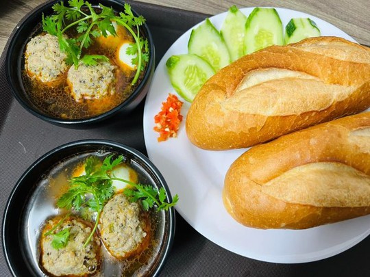Mu&ocirc;n nẻo b&aacute;nh m&igrave; Việt Nam - Ảnh 2.