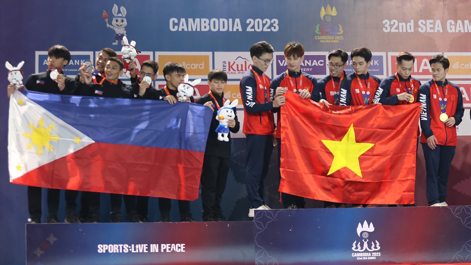 Carlos Yulo: Nh&agrave; v&ocirc; địch thế giới thống trị thể dục dụng cụ SEA Games - Ảnh 5.