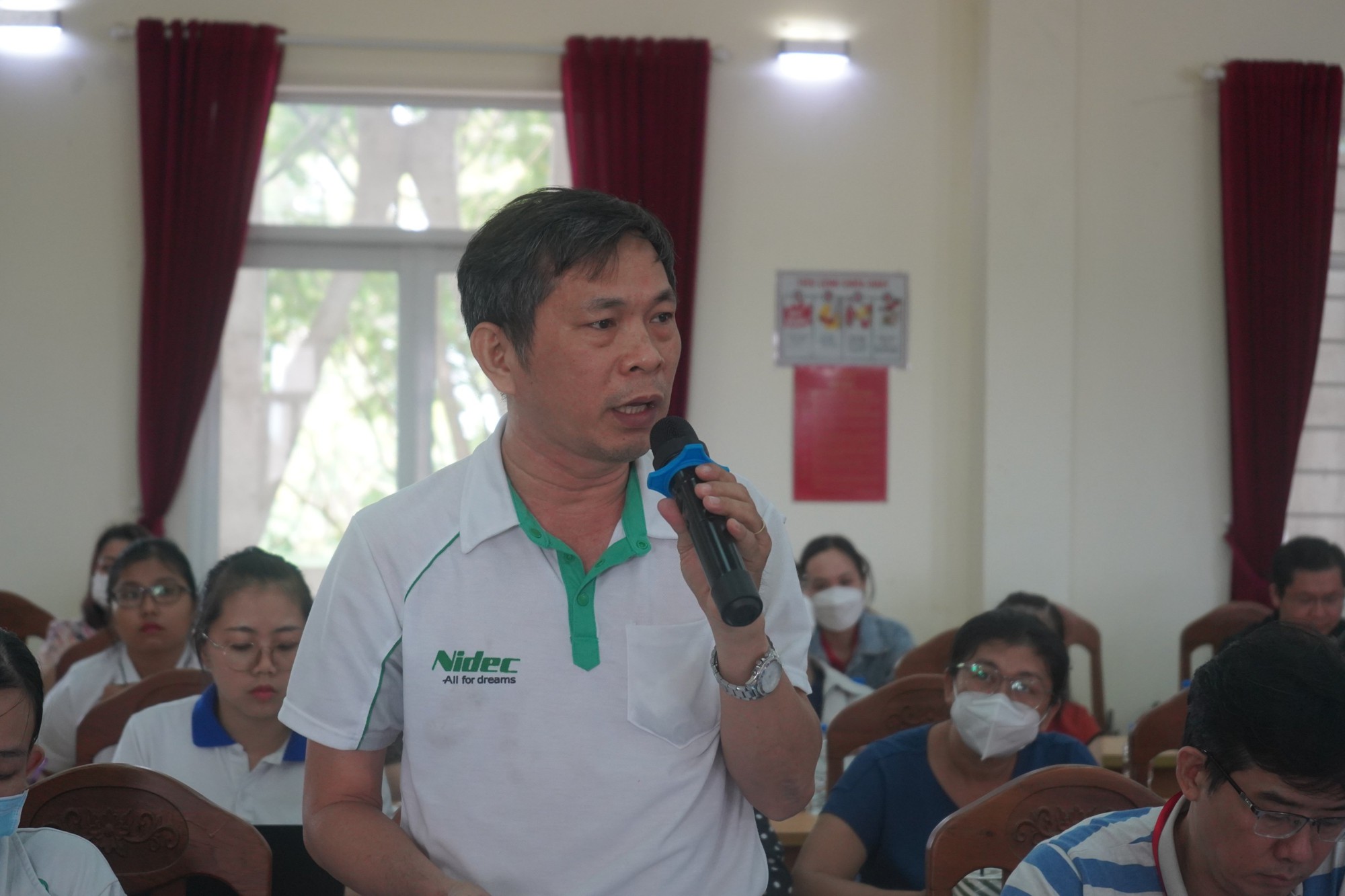 Tuổi hưu chưa đến, tuổi nghề đ&atilde; hết - Ảnh 1.