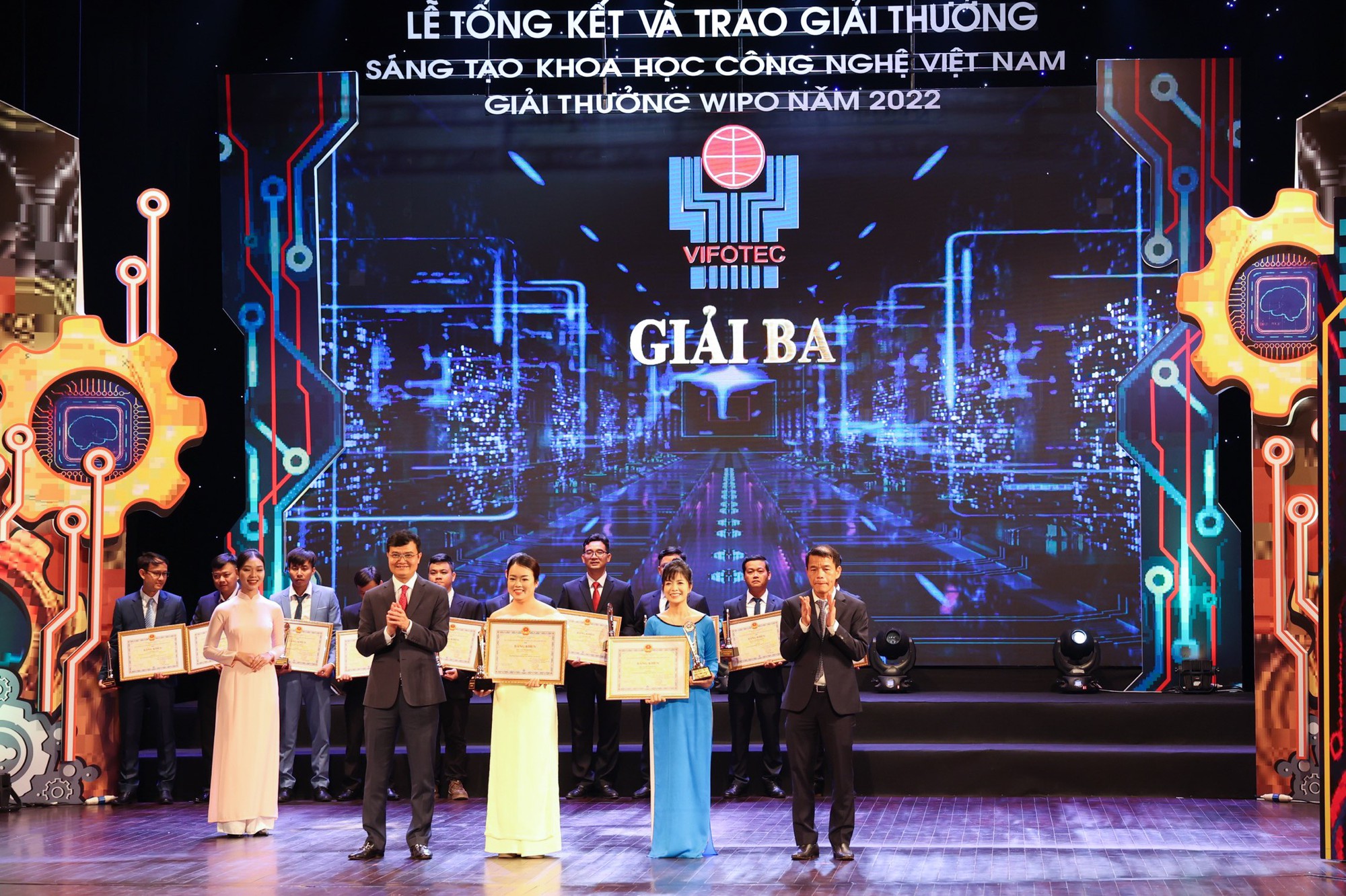 EVNCPC c&oacute; 4 c&ocirc;ng tr&igrave;nh đạt Giải thưởng S&aacute;ng tạo Khoa học C&ocirc;ng nghệ Việt Nam năm 2022 - Ảnh 3.