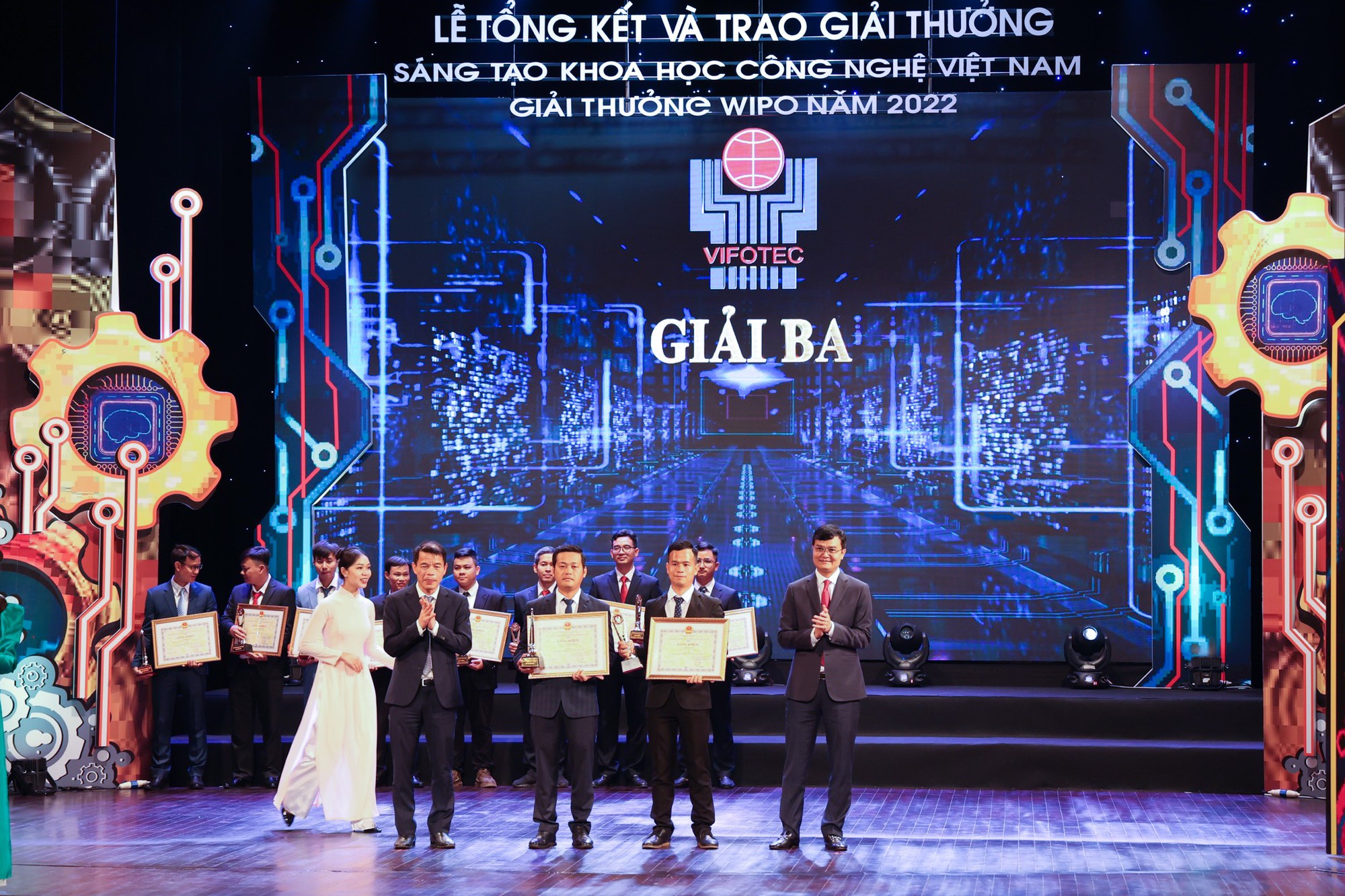 EVNCPC c&oacute; 4 c&ocirc;ng tr&igrave;nh đạt Giải thưởng S&aacute;ng tạo Khoa học C&ocirc;ng nghệ Việt Nam năm 2022 - Ảnh 4.