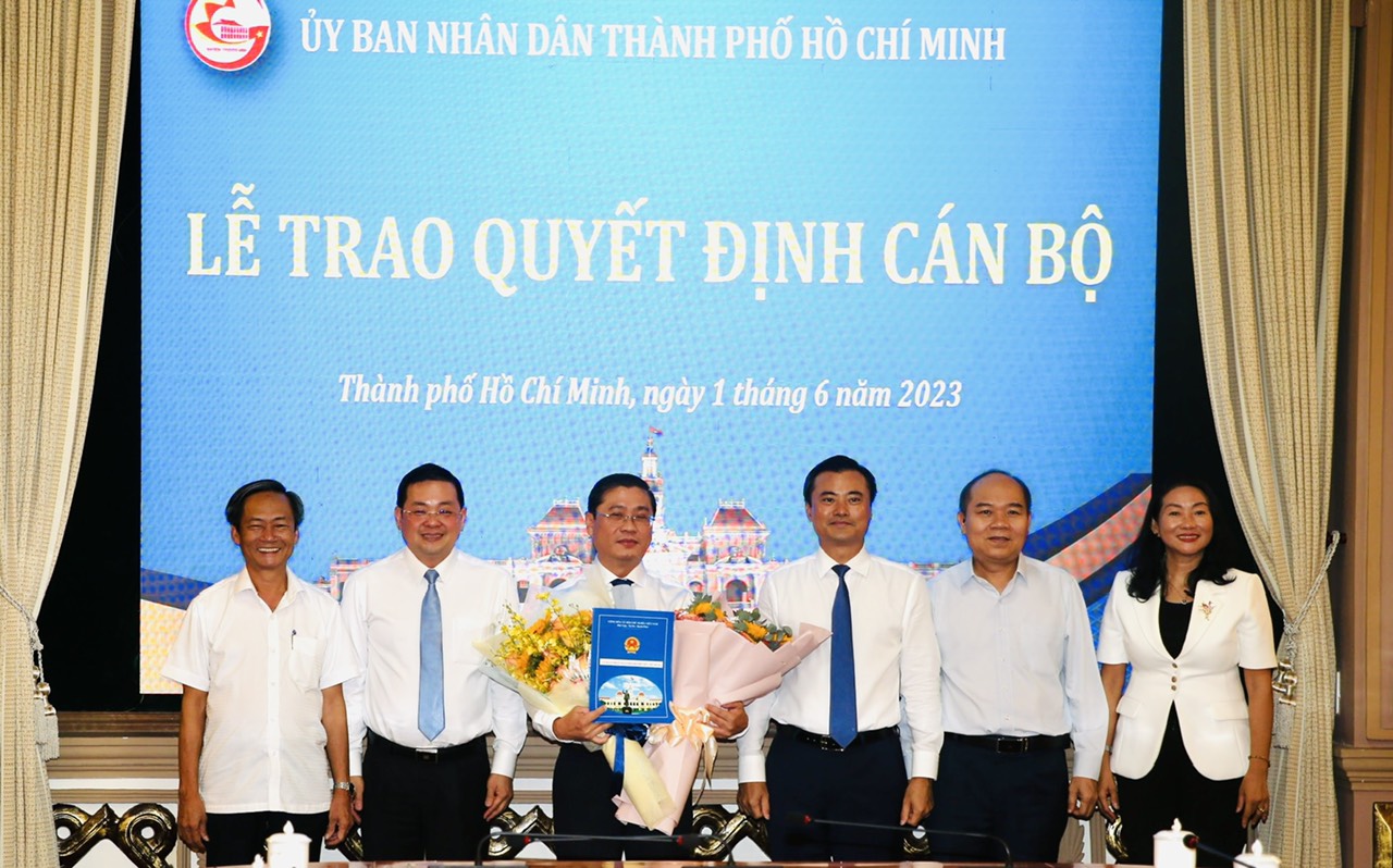 Chủ tịch UBND TP HCM vừa bổ nhiệm 2 cán bộ cấp lãnh đạo