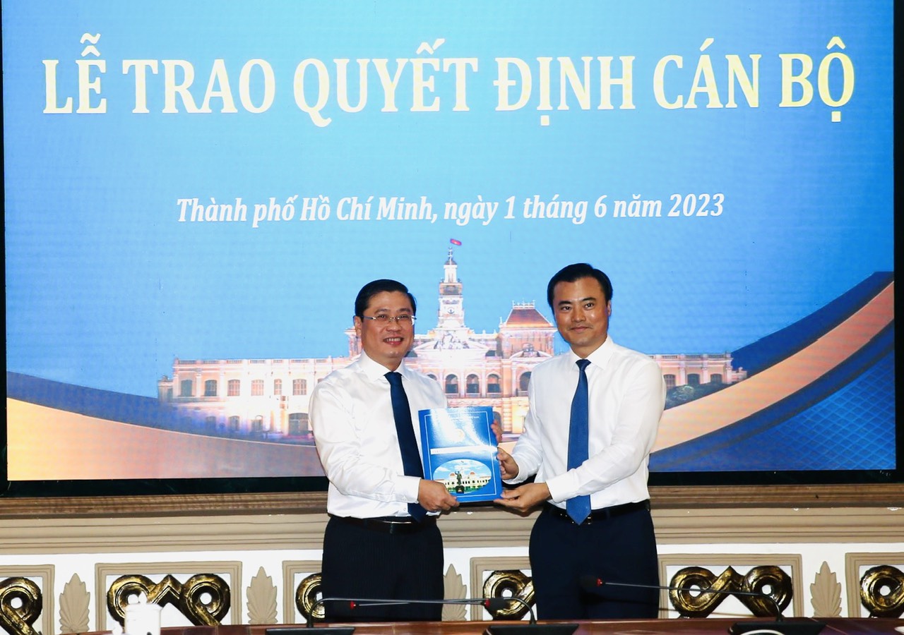 Chủ tịch UBND TP HCM vừa bổ nhiệm 2 c&aacute;n bộ cấp l&atilde;nh đạo - Ảnh 1.