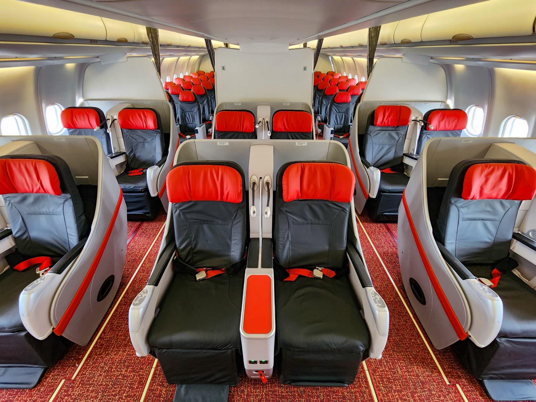 Vietjet dẫn đầu dịch vụ bay chi ph&iacute; thấp to&agrave;n cầu 2023 - Ảnh 1.