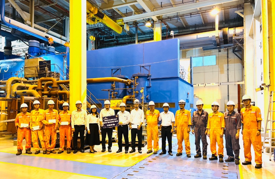 EPS: “Tiếp lửa niềm tin” người lao động Tháng Công nhân - Ảnh 1.