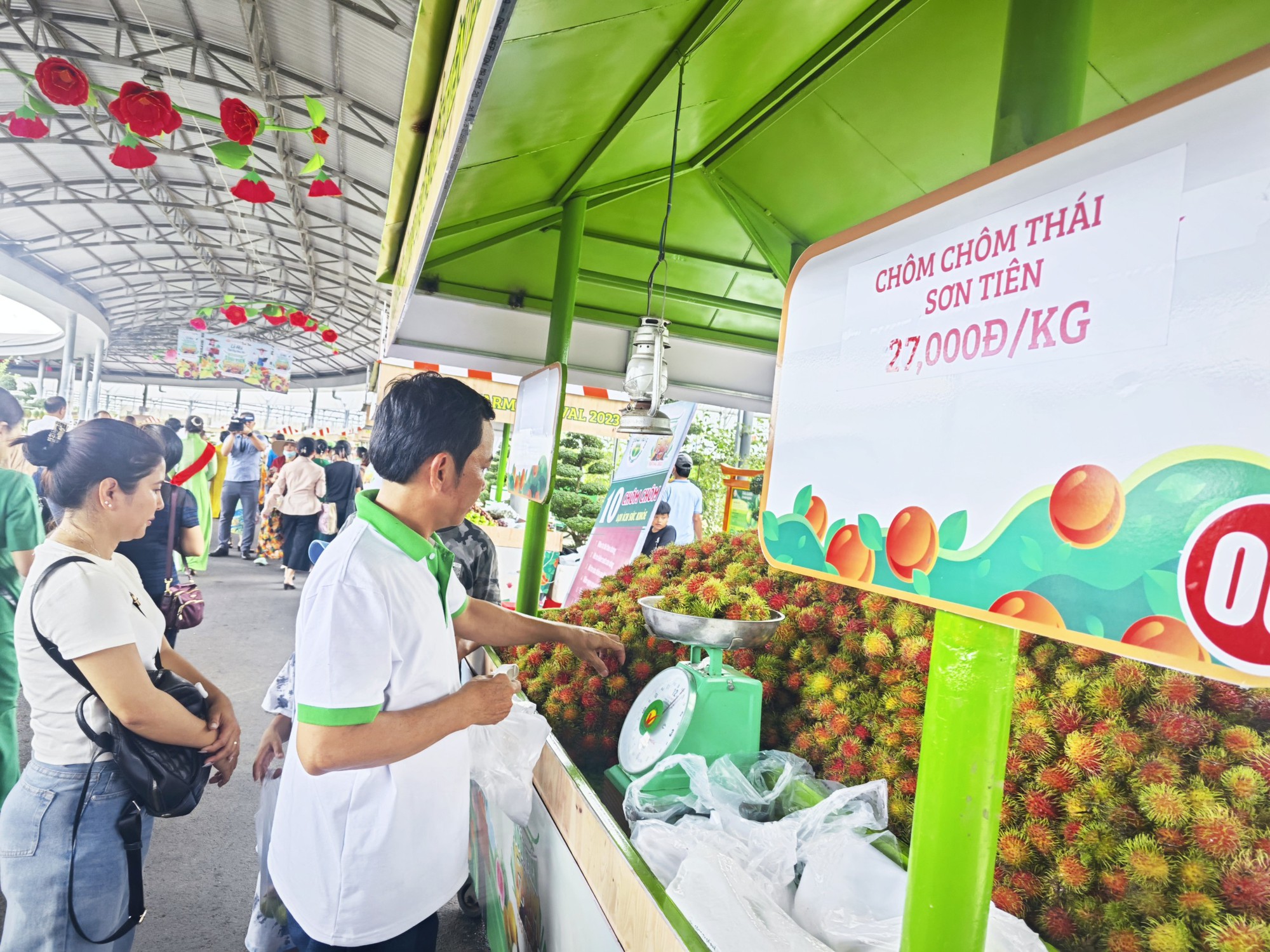 Sầu ri&ecirc;ng, măng cụt gi&aacute; rẻ bất ngờ tại Lễ hội Tr&aacute;i c&acirc;y Nam Bộ - Ảnh 13.