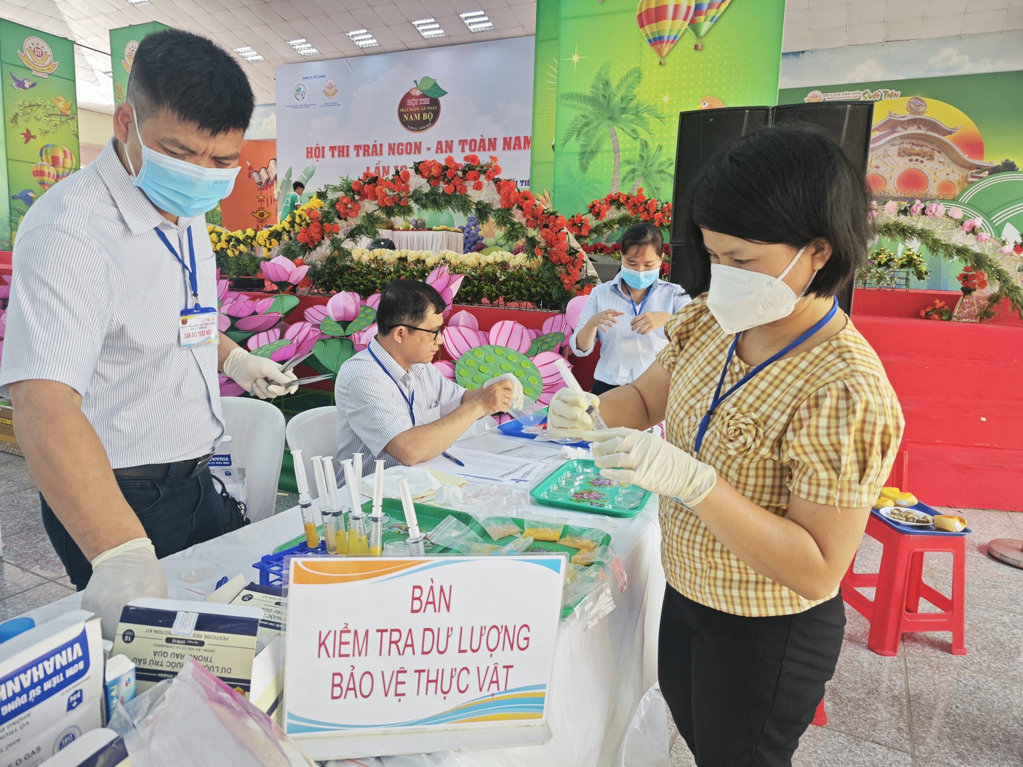 Sầu ri&ecirc;ng, măng cụt gi&aacute; rẻ bất ngờ tại Lễ hội Tr&aacute;i c&acirc;y Nam Bộ - Ảnh 11.