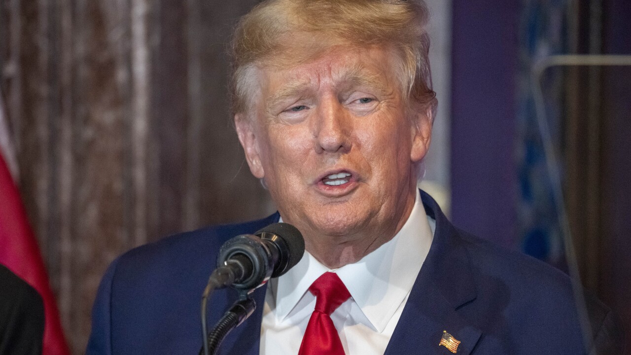 Ông Trump tiếp tục bị truy tố 37 tội danh