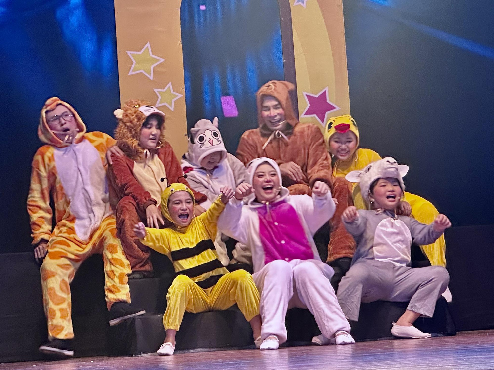 Con gái NSƯT Tú Sương duyên dáng trong vở mới "Vương quốc nhồi bông"