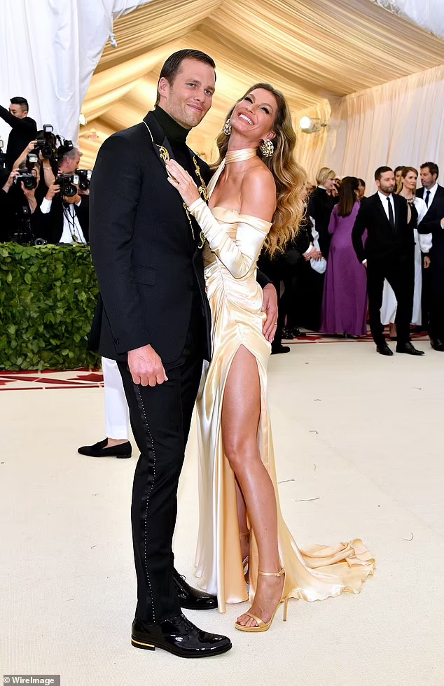 Rộ tin siêu mẫu Irina Shayk để mắt đến Tom Brady - Ảnh 2.