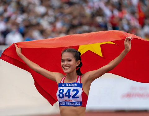 CUỘC THI ẢNH THI&Ecirc;NG LI&Ecirc;NG CỜ TỔ QUỐC: Trong sắc thắm m&agrave;u cờ - Ảnh 3.