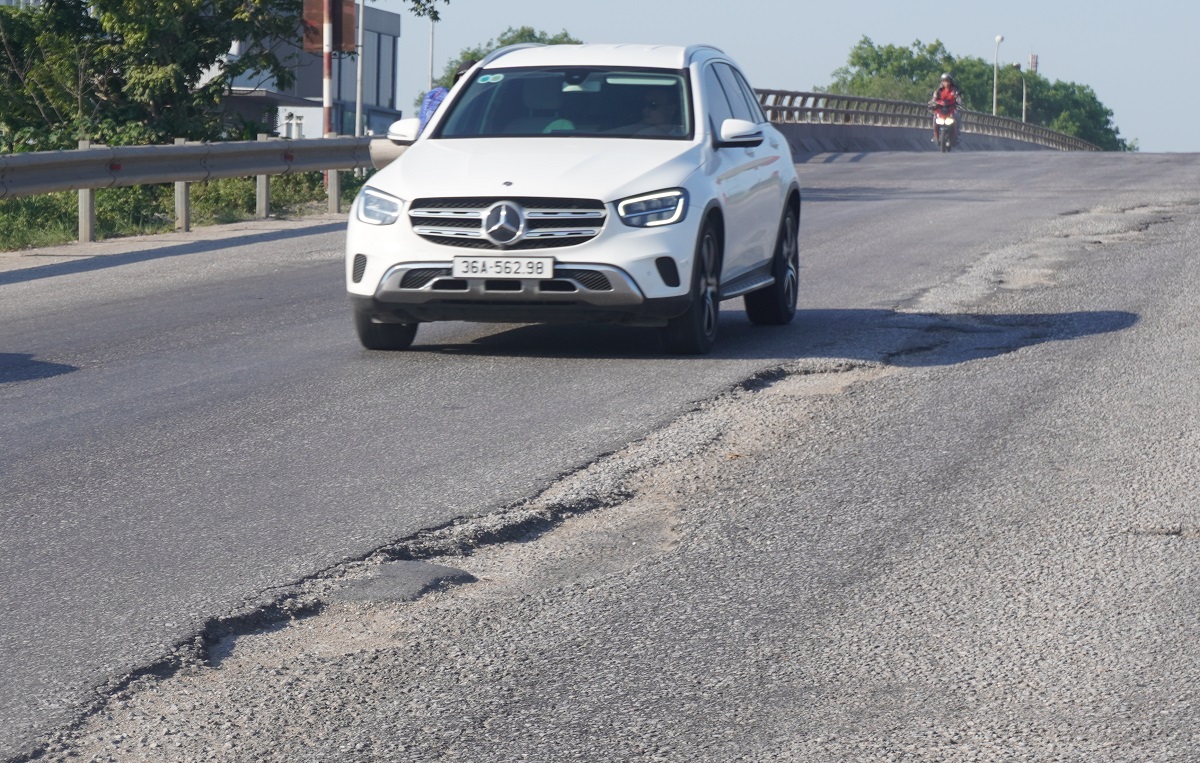 Ớn lạnh những con lươn, sống trâu trên tuyến đường BOT tránh TP Thanh Hóa - Ảnh 6.