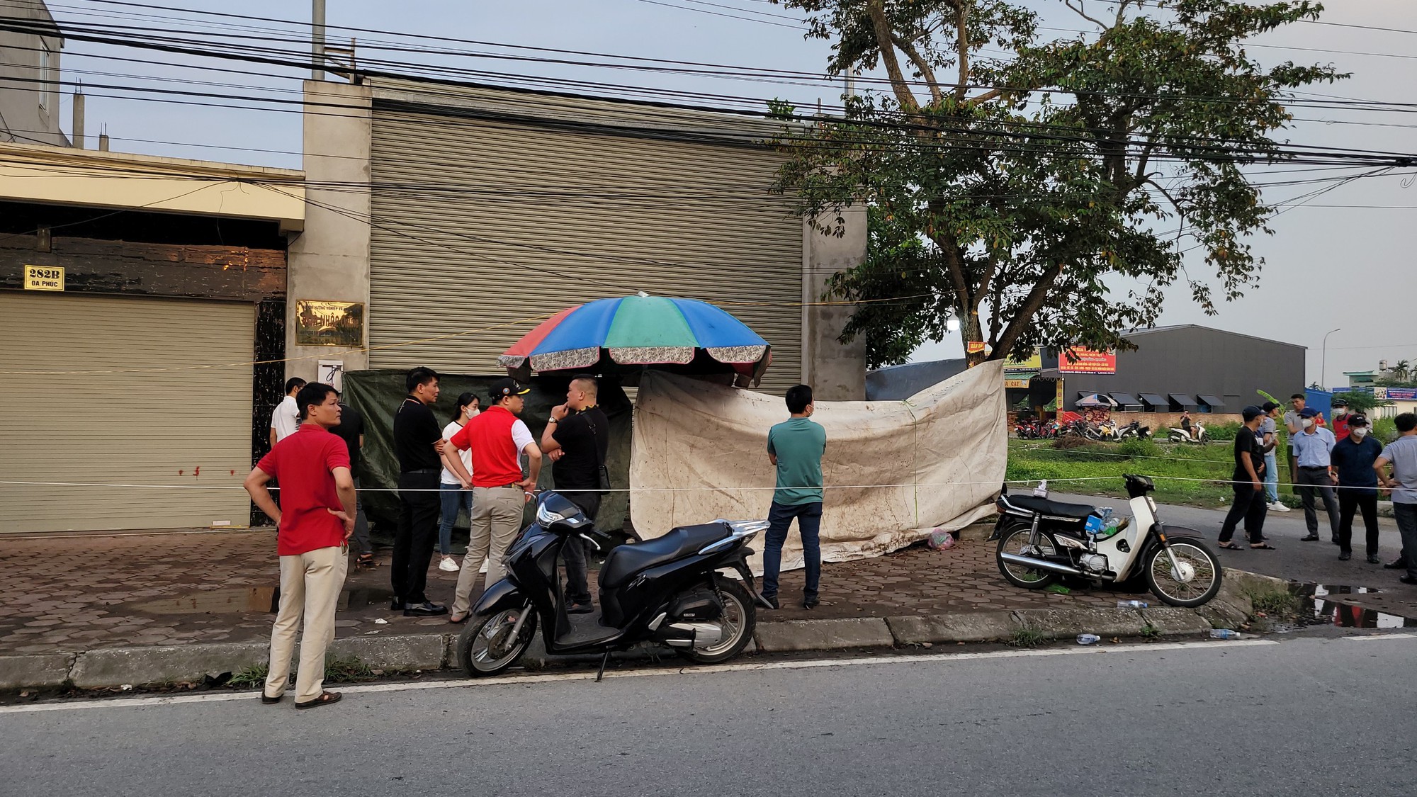 Ph&aacute;t hiện thi thể phụ nữ trong bao tải tr&ecirc;n vỉa h&egrave;