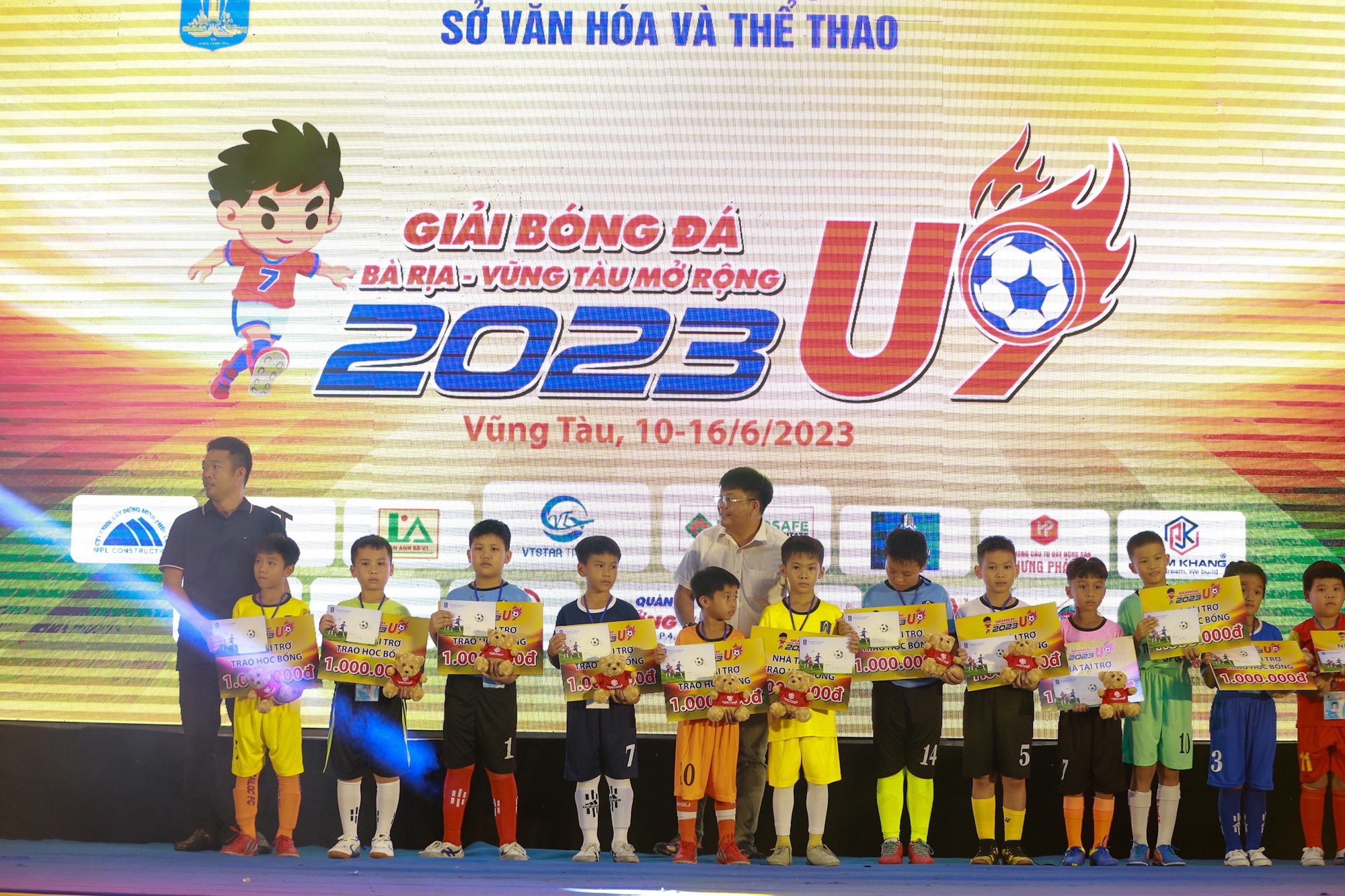 B&agrave; Rịa - Vũng T&agrave;u khởi tranh giải b&oacute;ng đ&aacute; U9 mở rộng - Ảnh 4.
