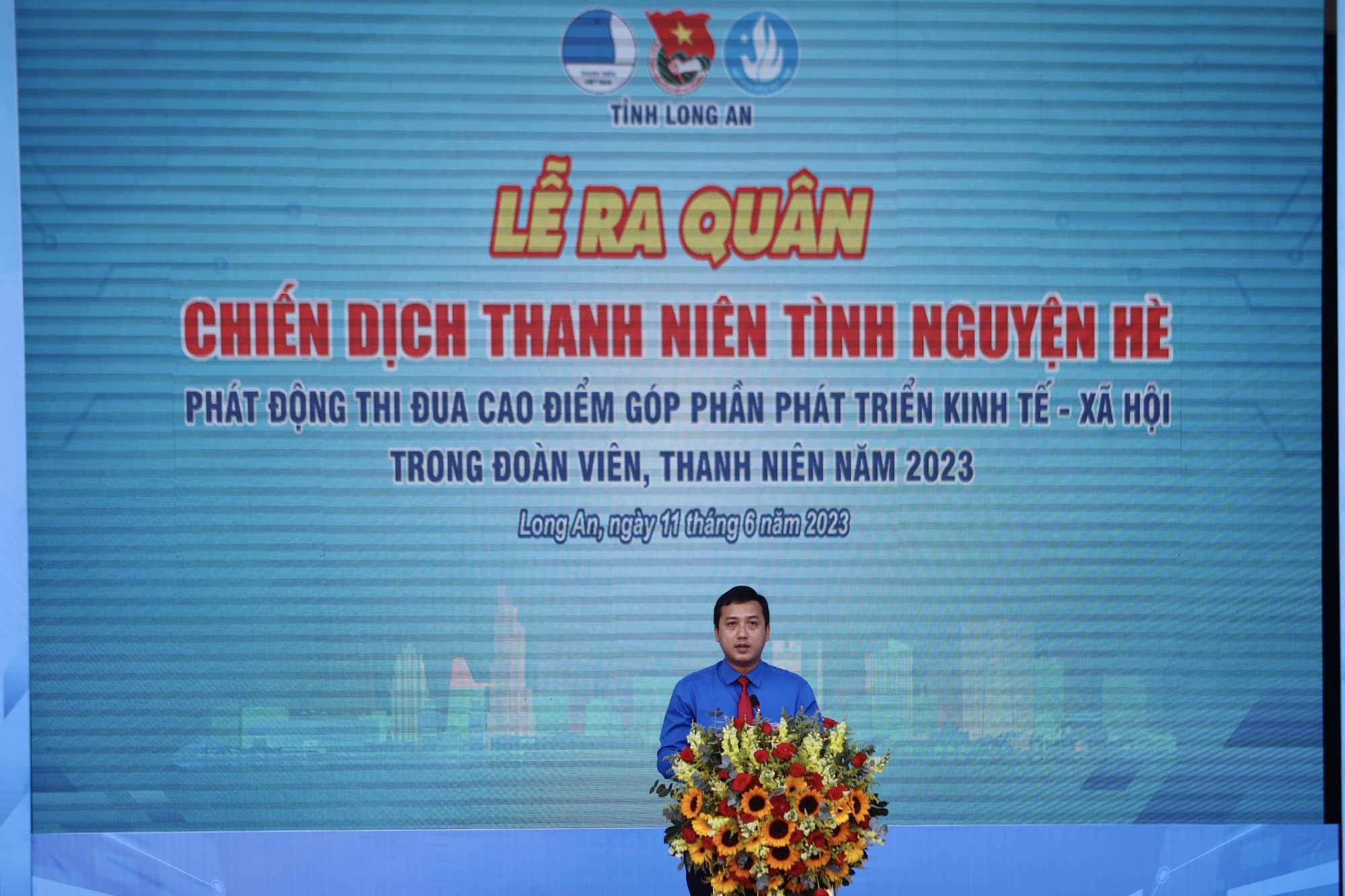 5.000 lá cờ Tổ quốc đến với Long An - Ảnh 2.